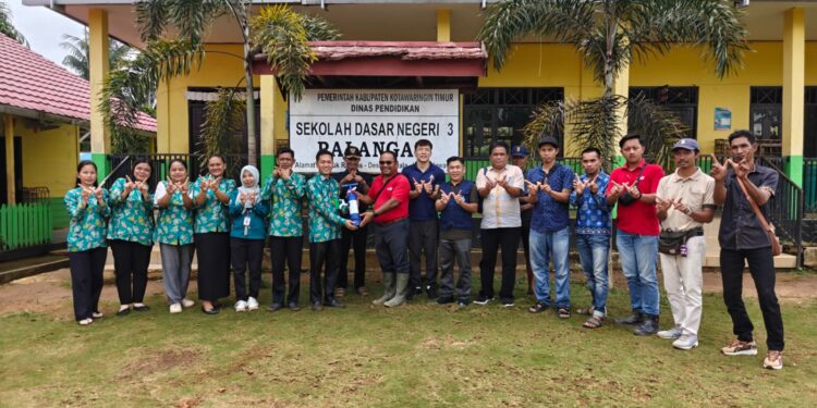 Wilmar Bagikan Filter Air ke Desa Binaan di Kotim