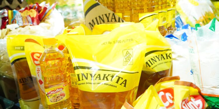 Pemerintah Salurkan Bantuan Pangan Beras dan Minyak Goreng ke 33,2 Juta KPM