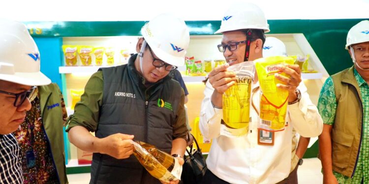 Tinjau PT Wilmar Nabati Indonesia, Bapanas Pastikan Produksi Lancar dan Harga Dijaga Sesuai HET