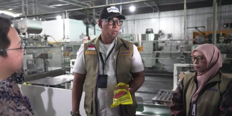 Bulog Perintahkan Tarik Seluruh Produksi Minyakita Diduga Berbau Solar