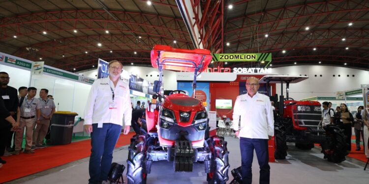 Dukung Modernisasi Pertanian, Mahindra – RMA Indonesia Luncurkan Traktor OJA 3140