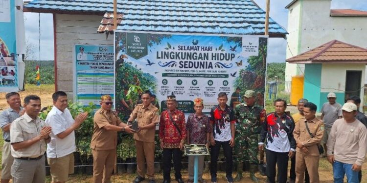 Tanam 500 Pohon, PT Tapian Nadenggan Perkuat Pelestarian Lingkungan dan Pemberdayaan Masyarakat