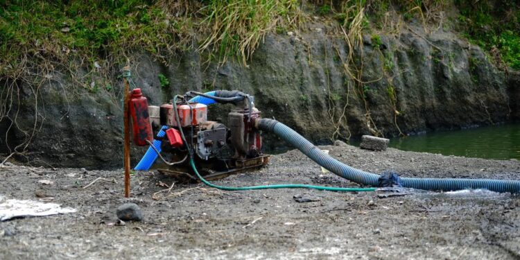 Kementan Kirim 200 Unit Pompa Air untuk Padamkan Karhutla di Kalimantan