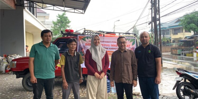 Bantu Korban Karhutla Kalimantan, PTPN IV Salurkan 11,2 Juta Liter Air Bersih dan 1 Juta Masker